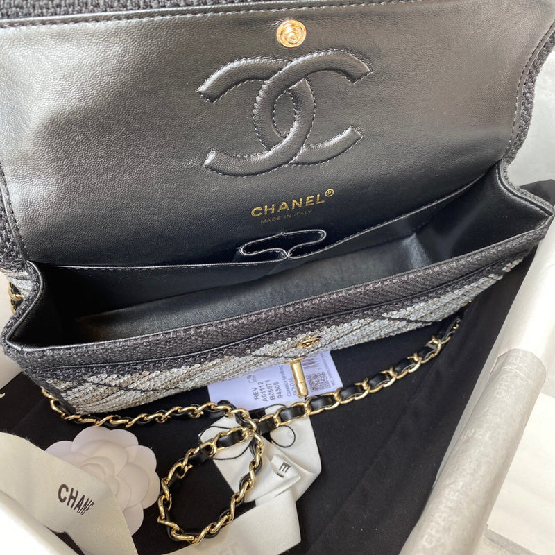 Dragons Bags Detail