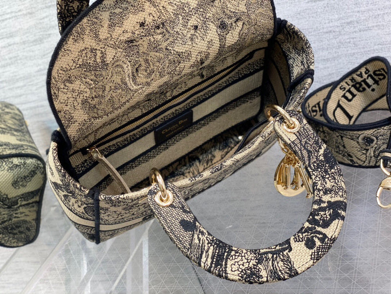 Dragons Bags Detail