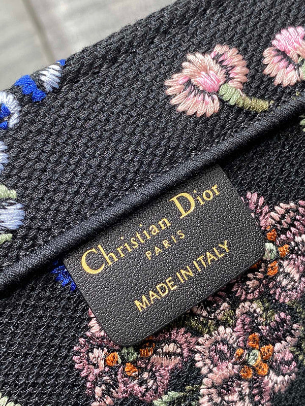 Dragons Bags Detail
