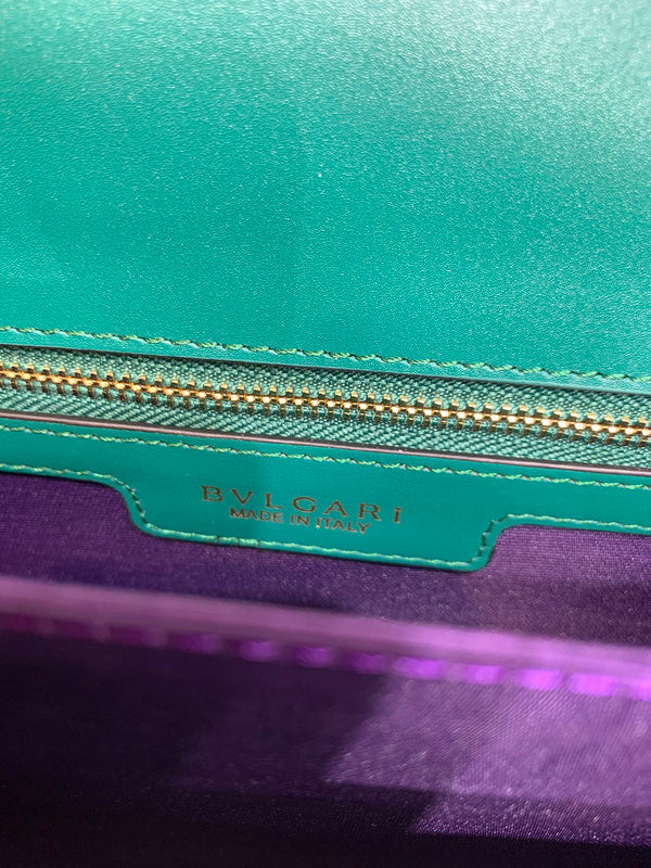 Dragons Bags Detail