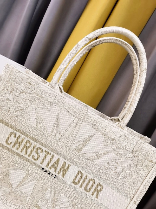 Dragons Bags Detail