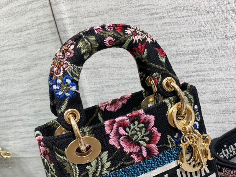 Dragons Bags Detail