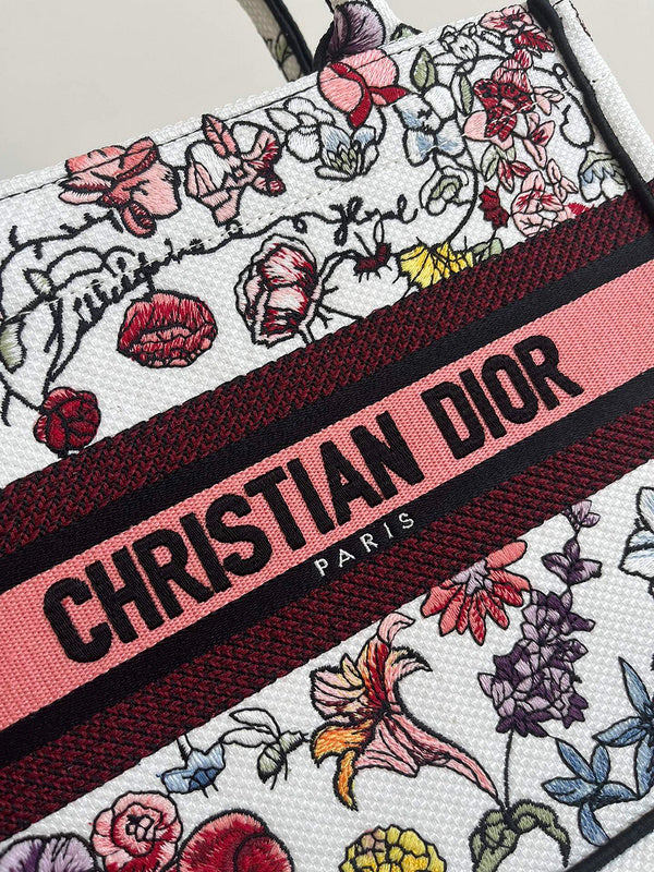 Dragons Bags Detail