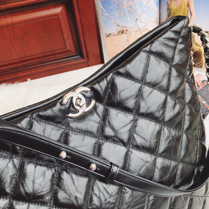 Dragons Bags Detail