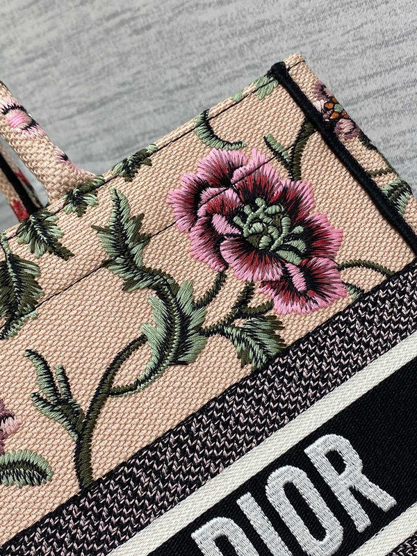 Dragons Bags Detail