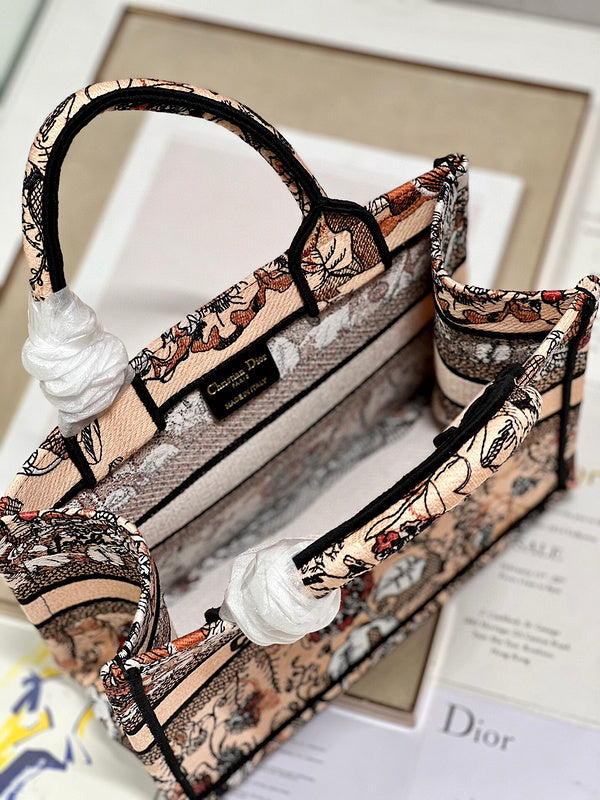 Dragons Bags Detail
