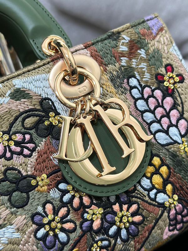Dragons Bags Detail