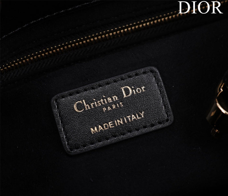 Dragons Bags Detail