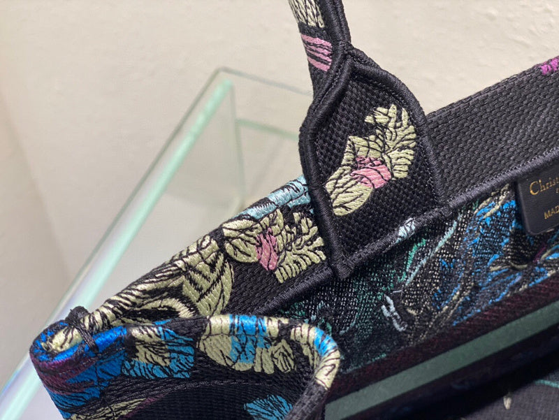 Dragons Bags Detail