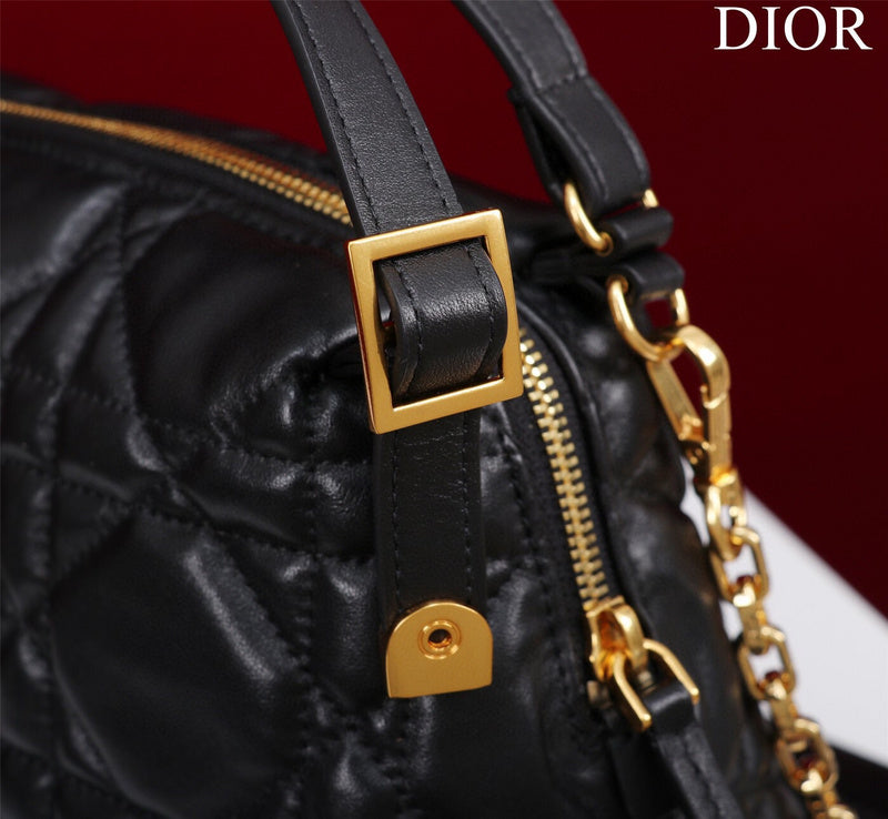 Dragons Bags Detail
