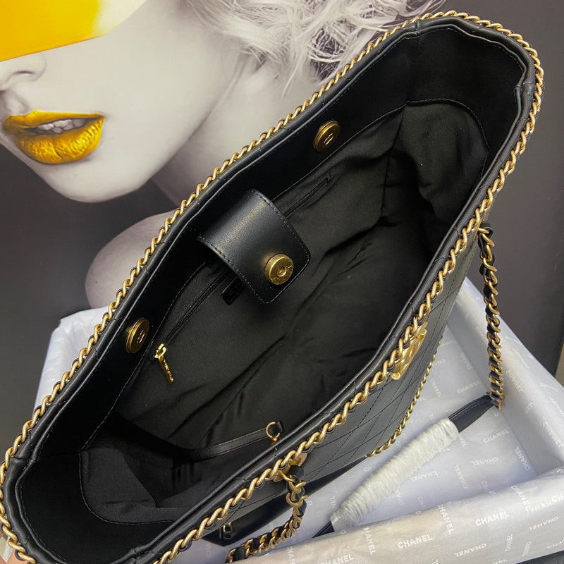 Dragons Bags Detail