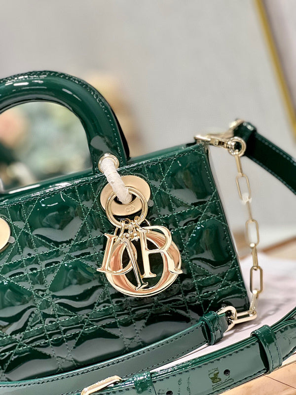 Dragons Bags Detail