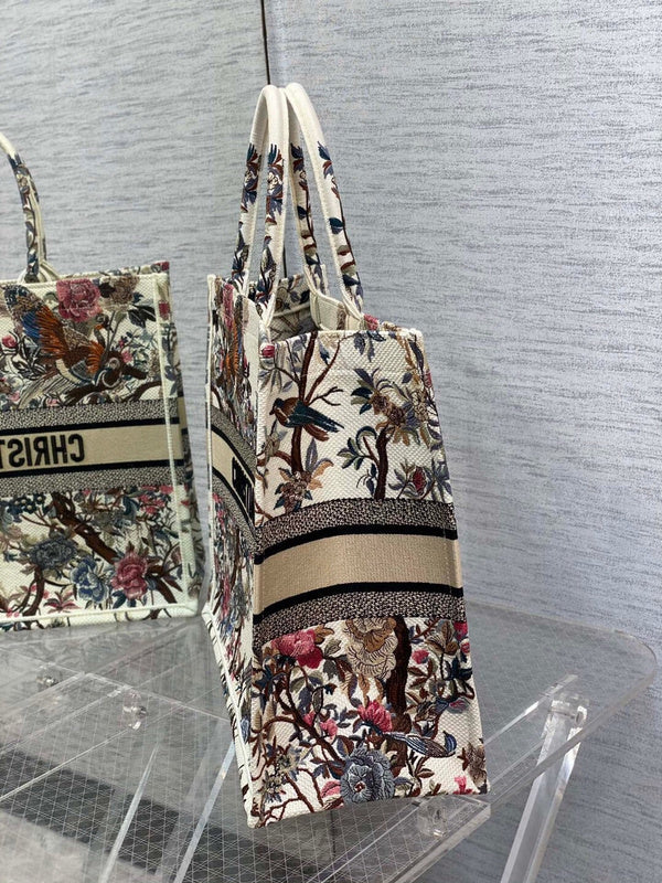 Dragons Bags Detail
