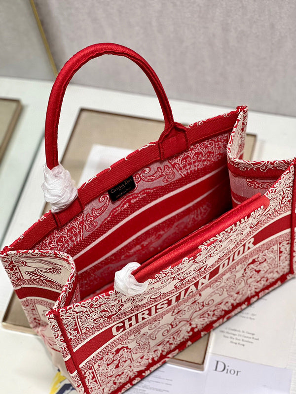 Dragons Bags Detail