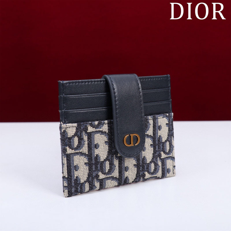 Dragons Bags Detail