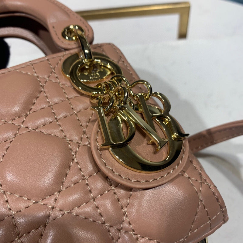 Dragons Bags Detail