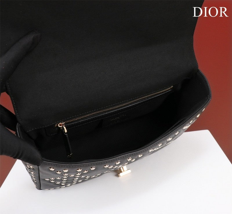 Dragons Bags Detail