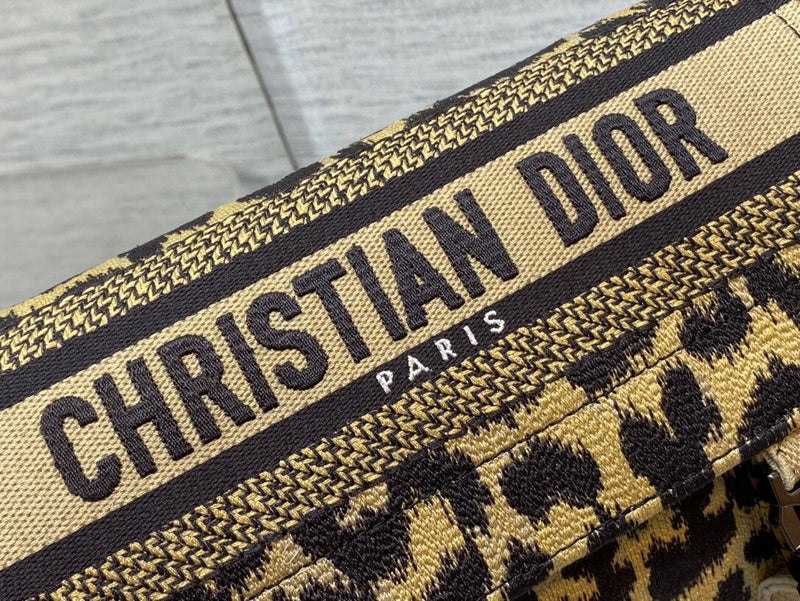 Dragons Bags Detail