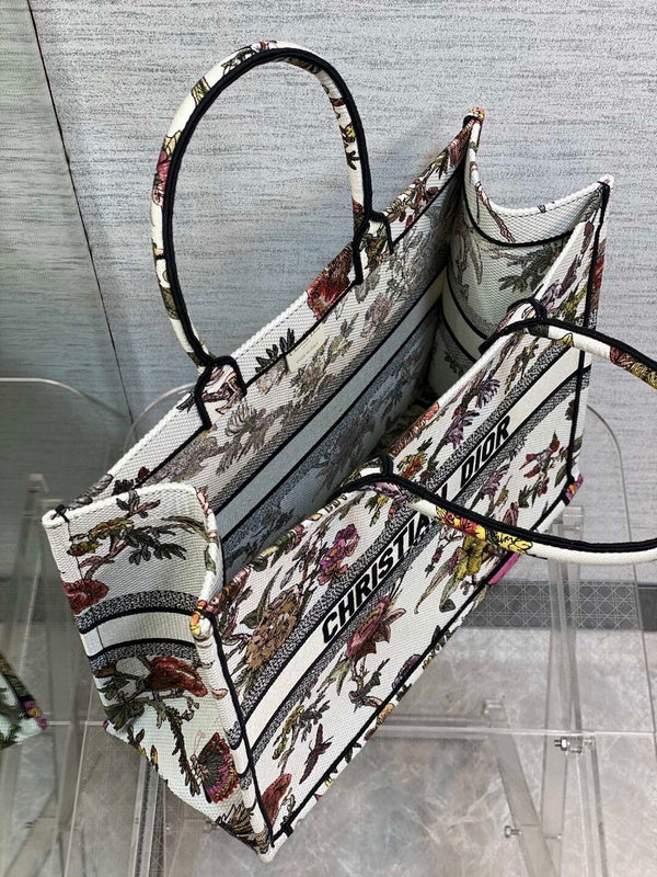 Dragons Bags Detail