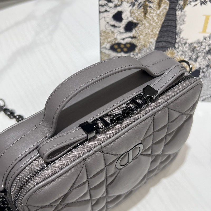 Dragons Bags Detail