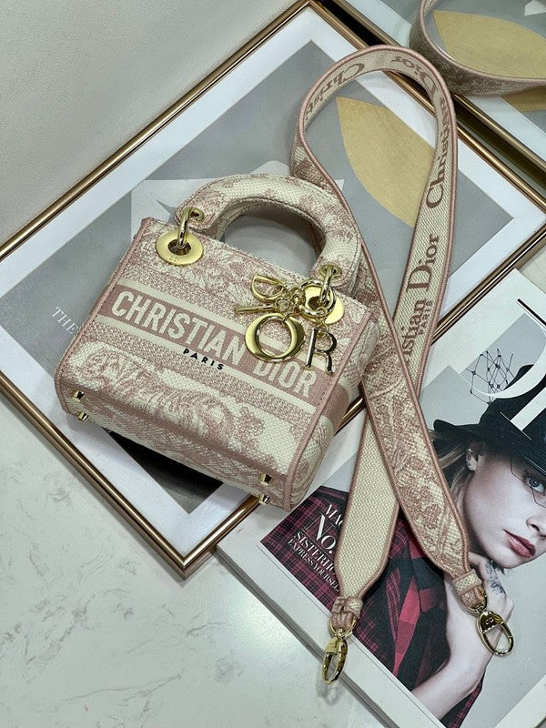Dragons Bags Detail