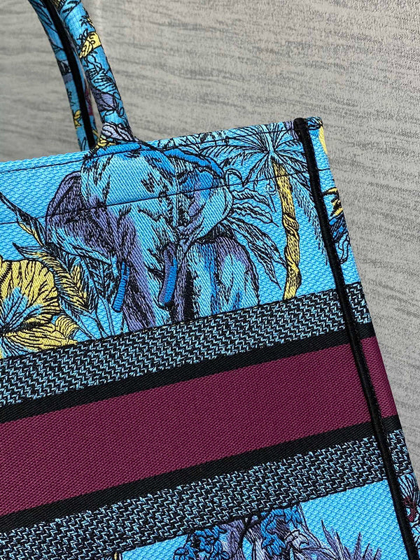 Dragons Bags Detail