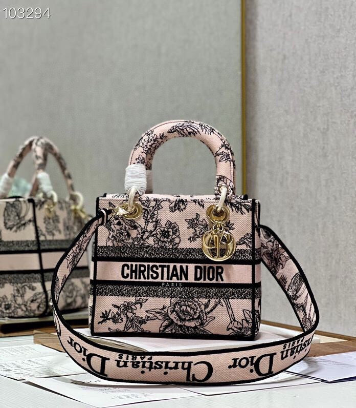 Dragons Bags Detail