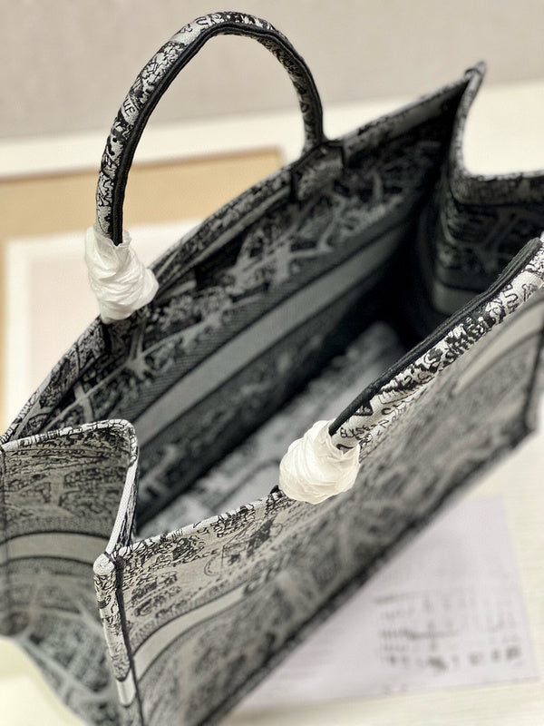 Dragons Bags Detail