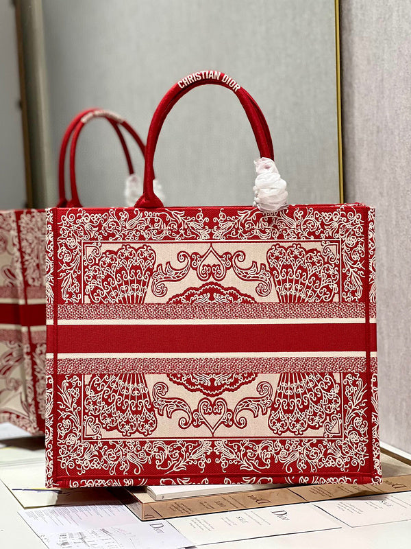 Dragons Bags Detail