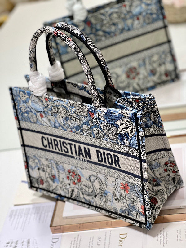 Dragons Bags Detail
