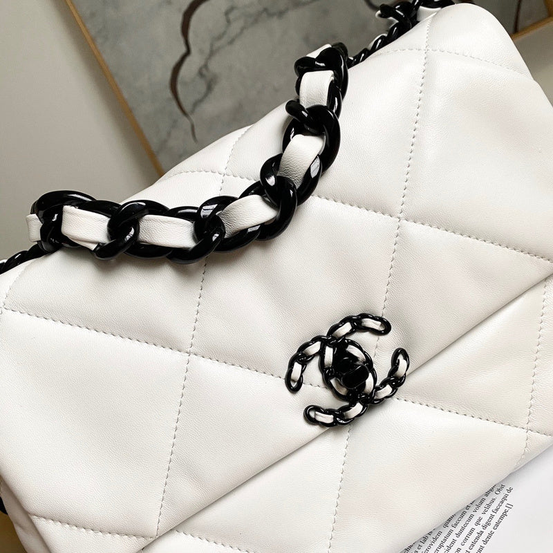 Dragons Bags Detail