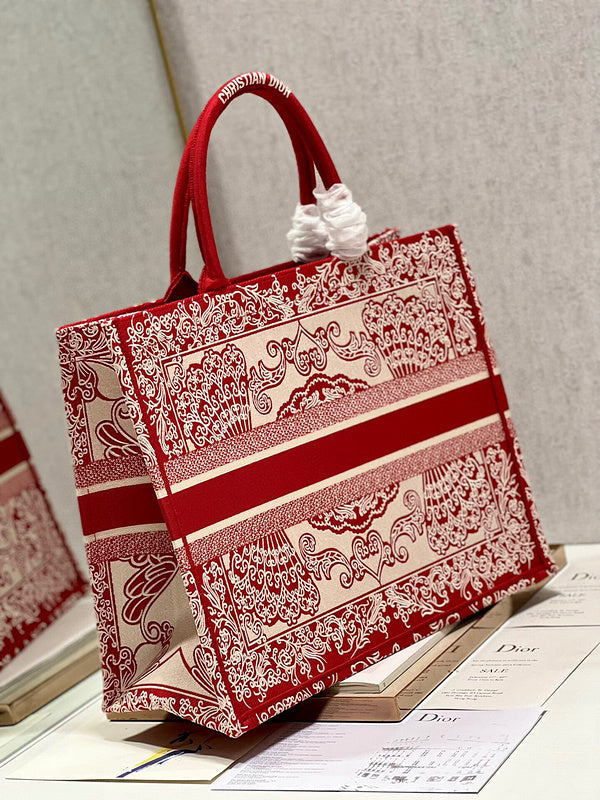 Dragons Bags Detail