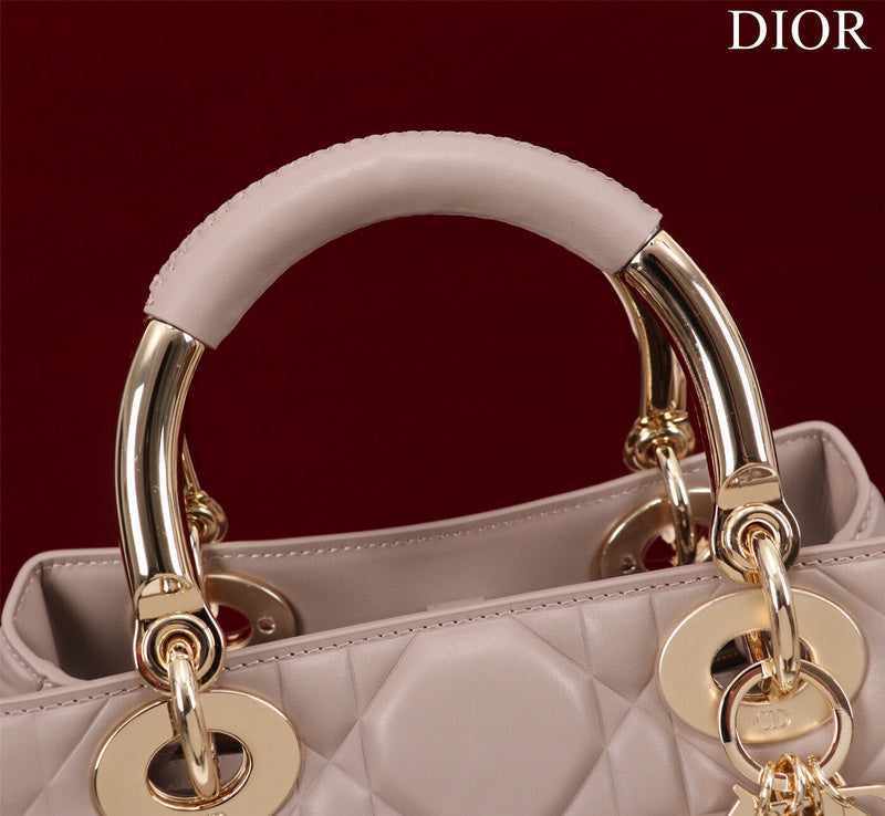 Dragons Bags Detail