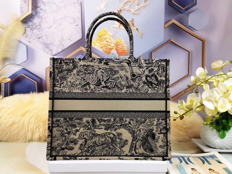 Dragons Bags Detail