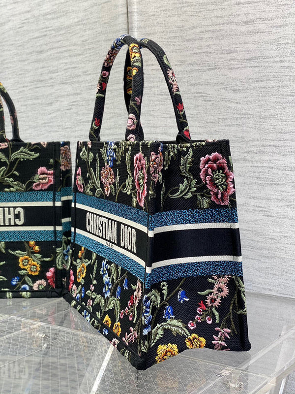 Dragons Bags Detail