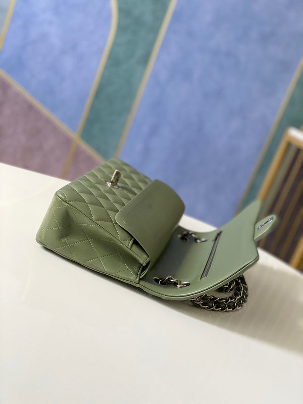 Dragons Bags Detail