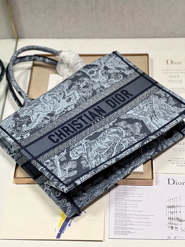 Dragons Bags Detail