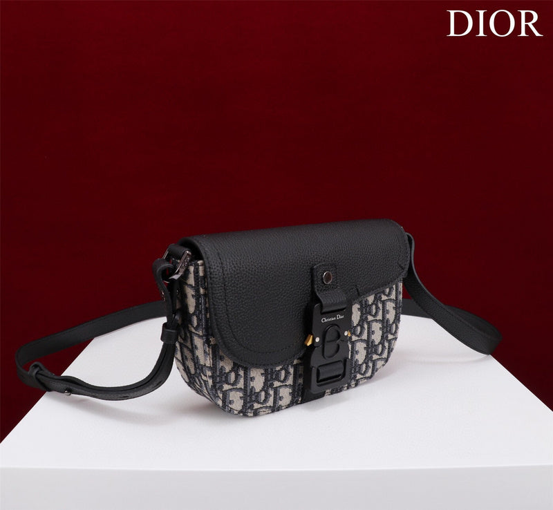 Dragons Bags Detail