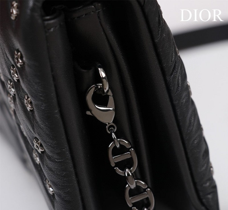 Dragons Bags Detail