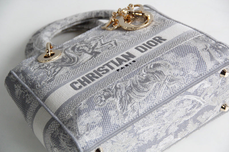 Dragons Bags Detail