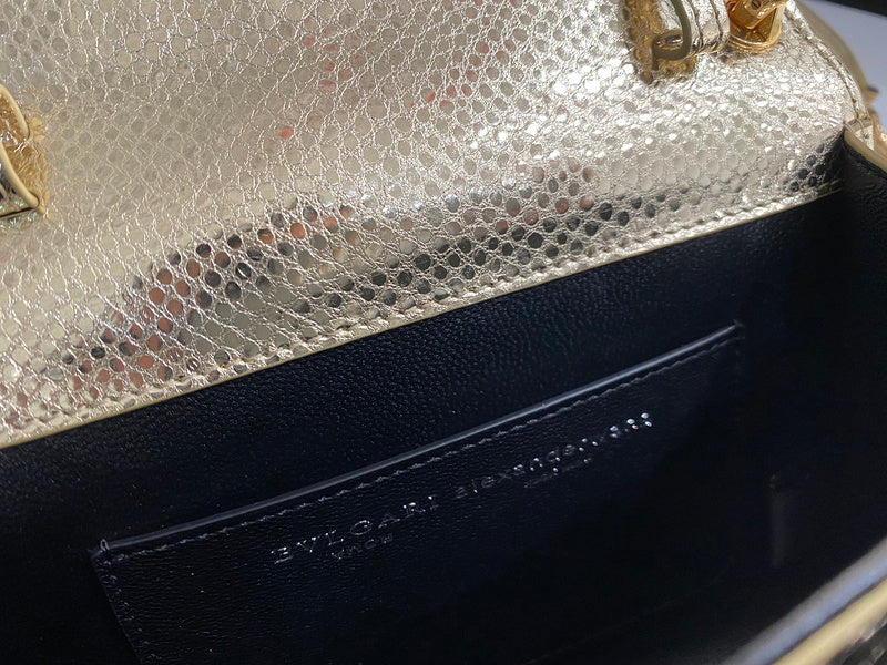 Dragons Bags Detail