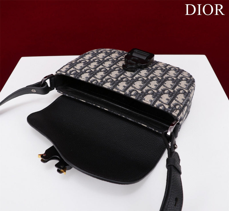 Dragons Bags Detail