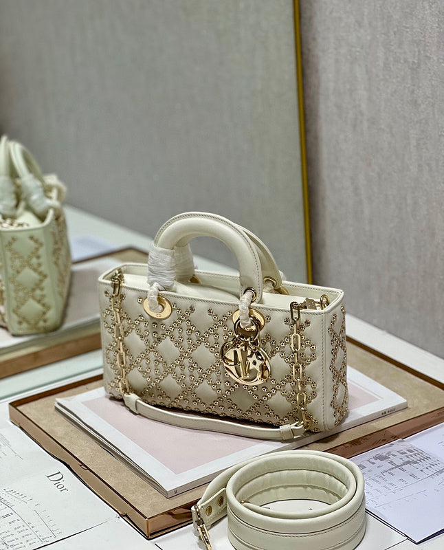 Dragons Bags Detail