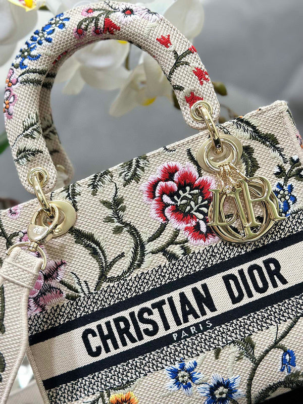 Dragons Bags Detail