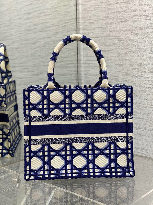 Dragons Bags Detail