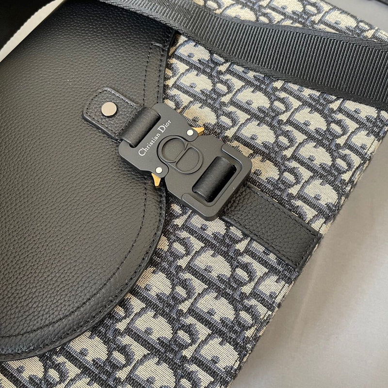 Dragons Bags Detail