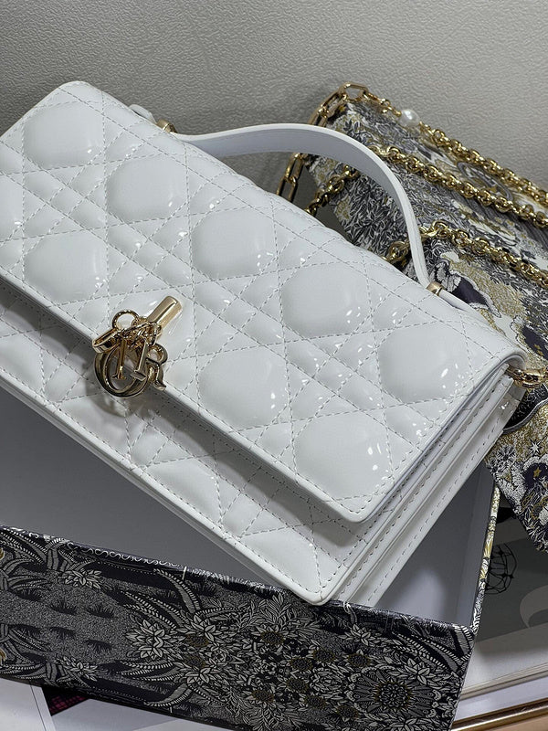 Dragons Bags Detail