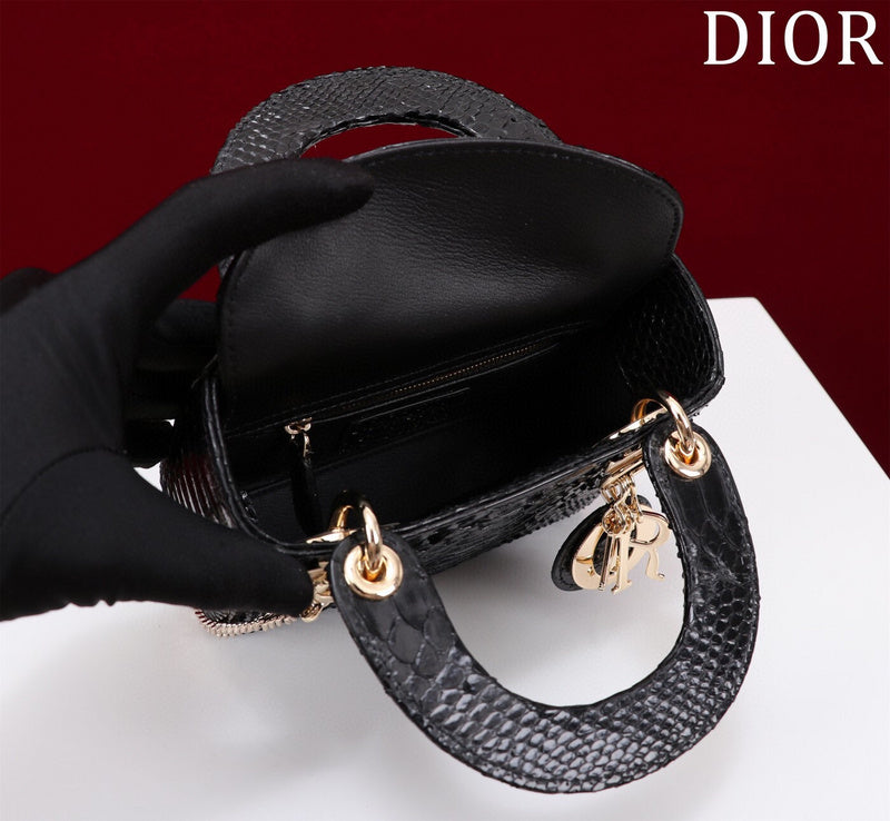 Dragons Bags Detail