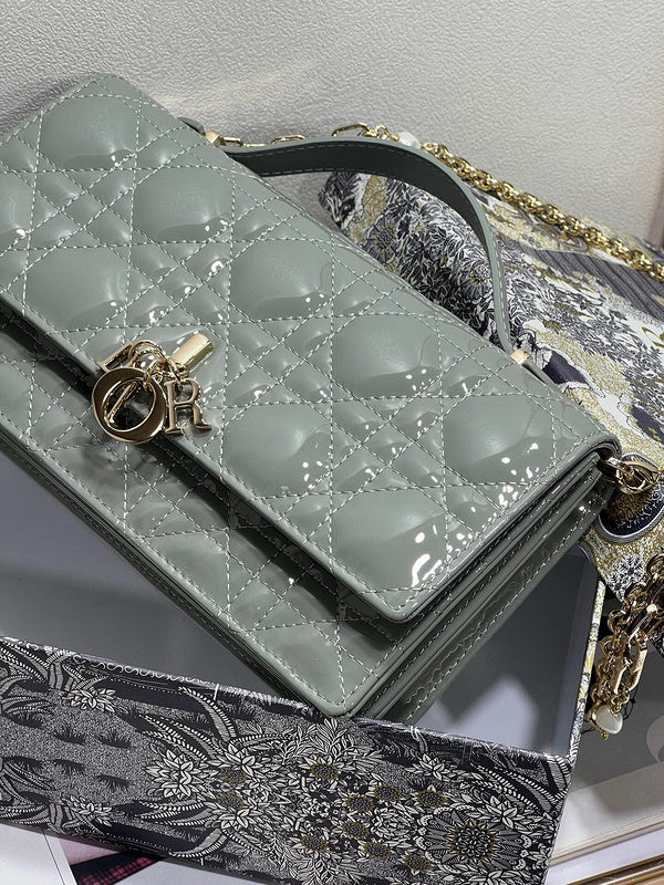 Dragons Bags Detail
