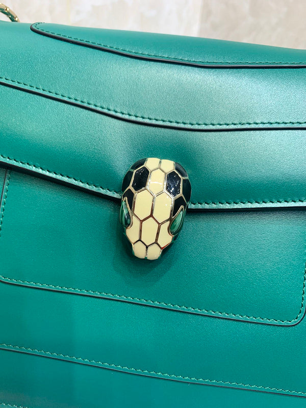 Dragons Bags Detail
